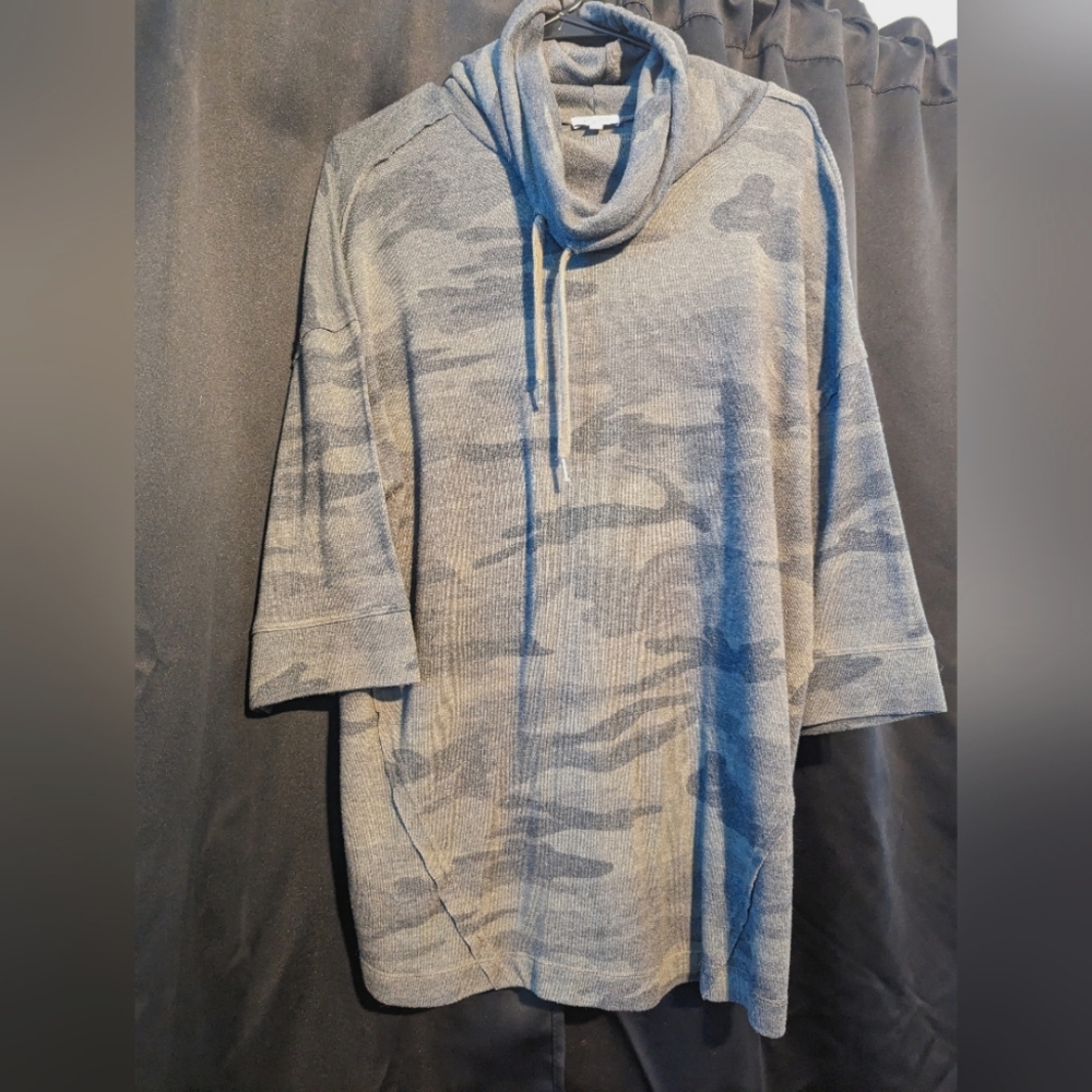 Splendid Maternity Top Size Small